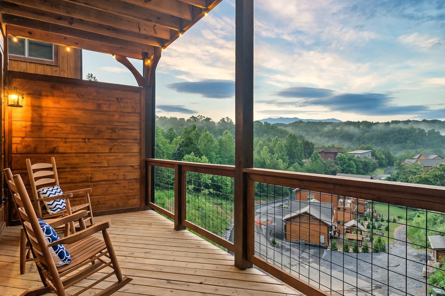 Three decks with privacy wall, rocking chairs and views!