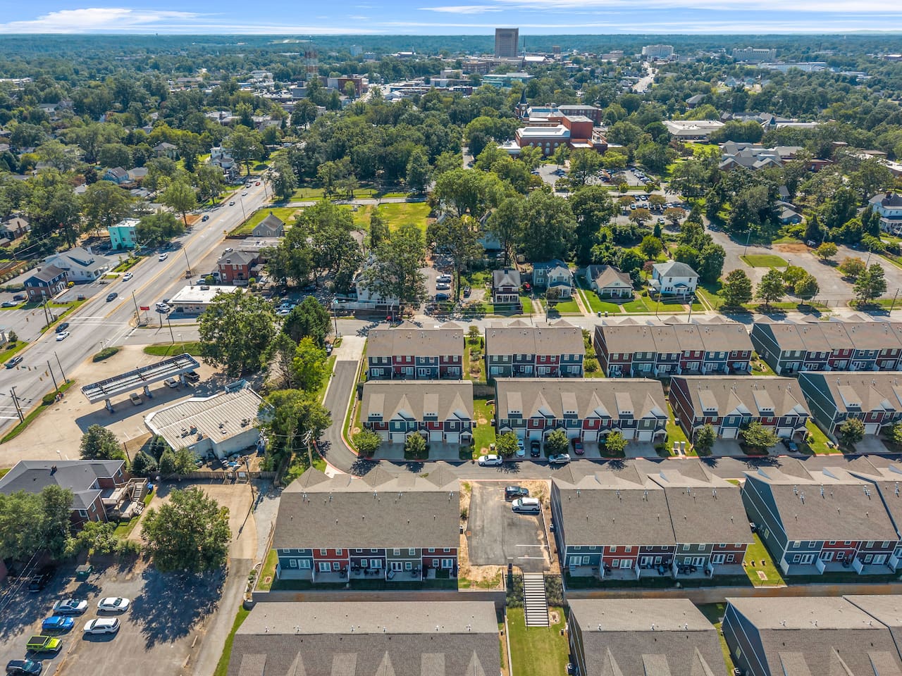 Just minutes from shops, dining, and entertainment, with easy access to the heart of the city.