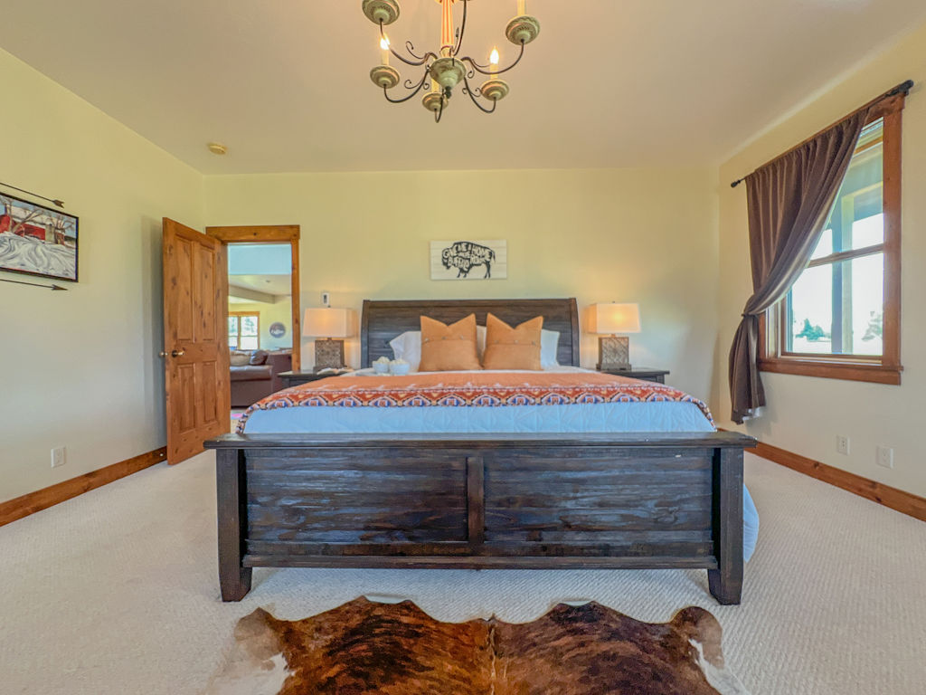 Master Bedroom on Main Level w/ King Bed and Private En suite Bathroom