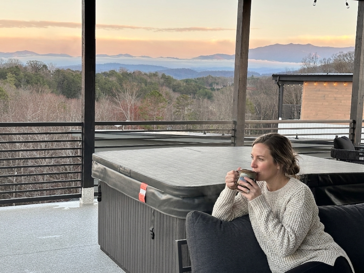 Floor 4 - Rooftop Deck: Mountain views
