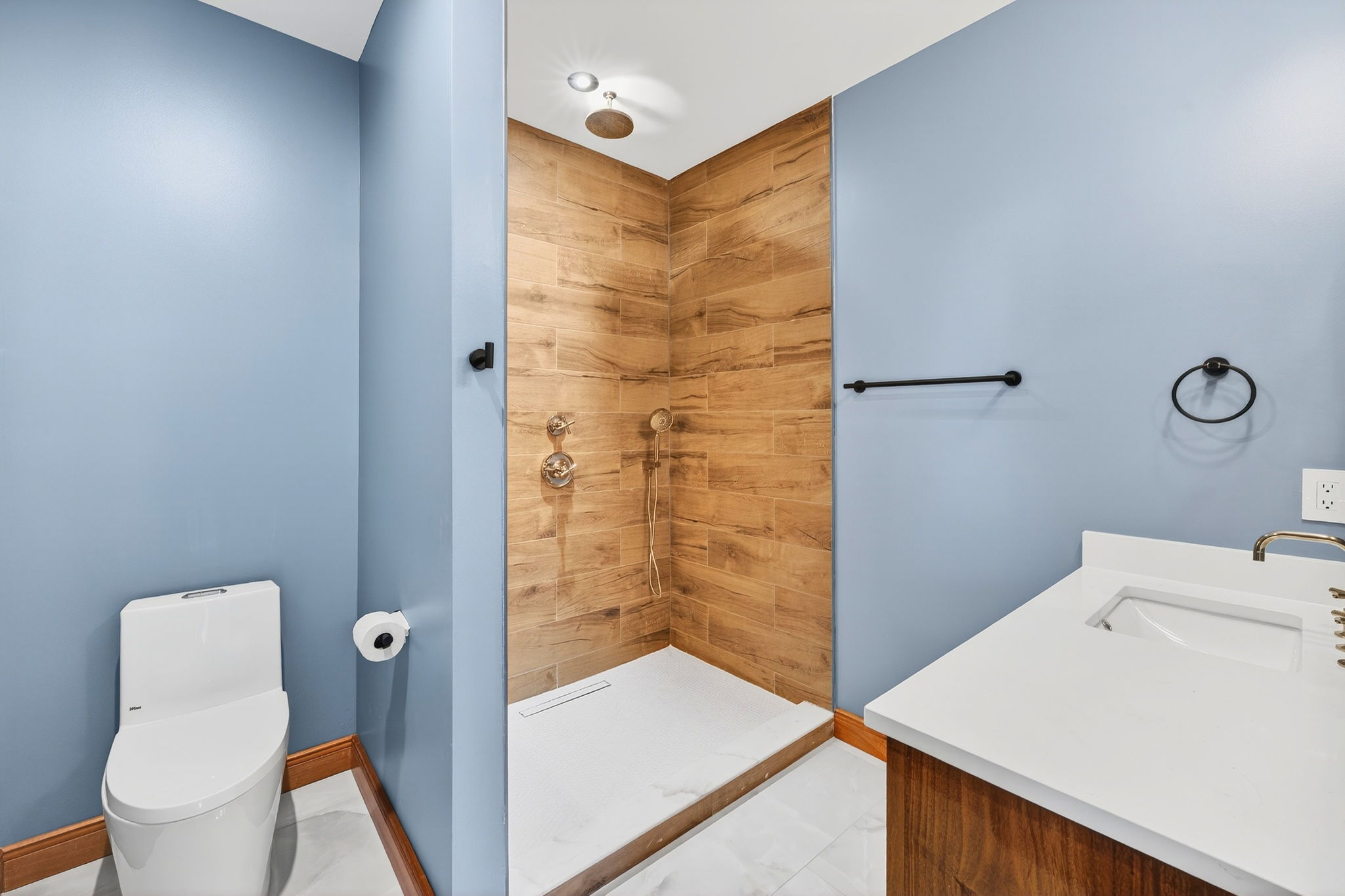Ensuite Bath 1 | Rosewood Retreat | 2605 Palm Blvd, Isle of Palms, SC | IOP Escapes