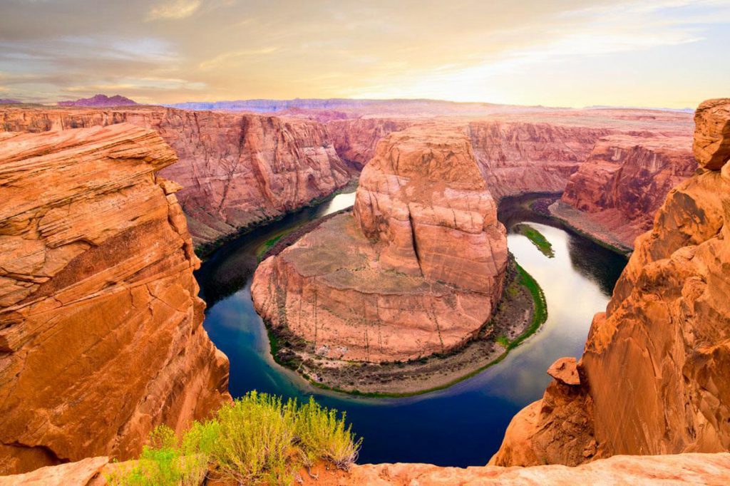 Indulge in a refined escape just moments from the breathtaking Horseshoe Bend and Grand Canyon.