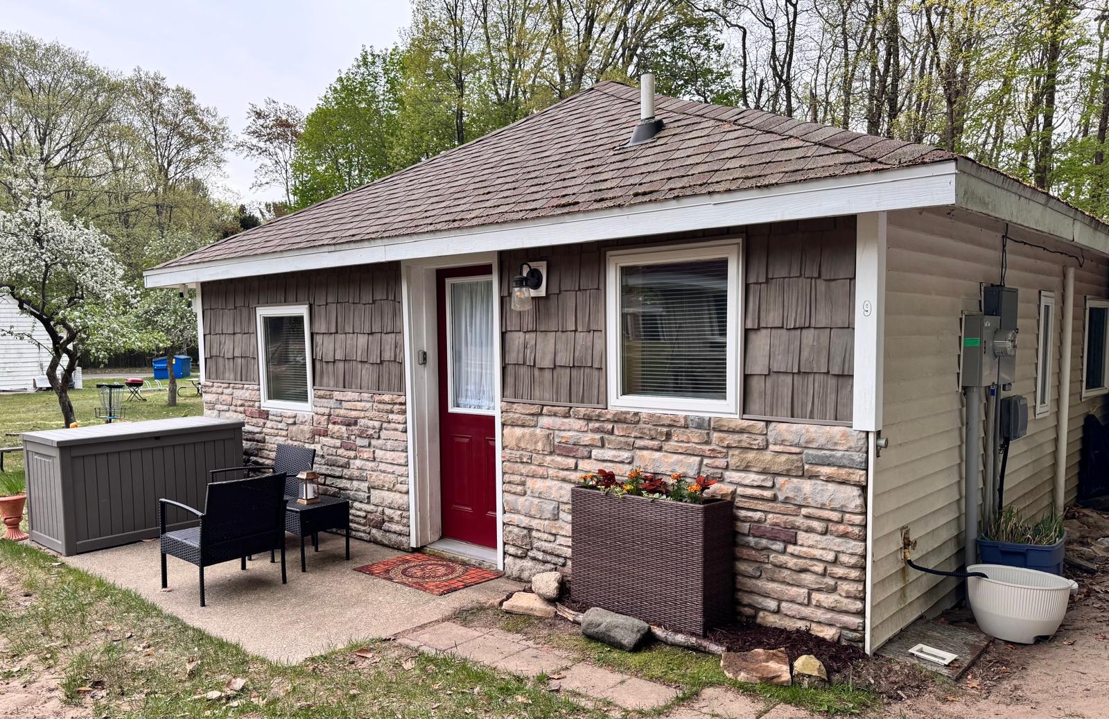 Step into The Duet Cottage and make the most of summer with cozy comfort, beautiful views, and laid-back lake living.