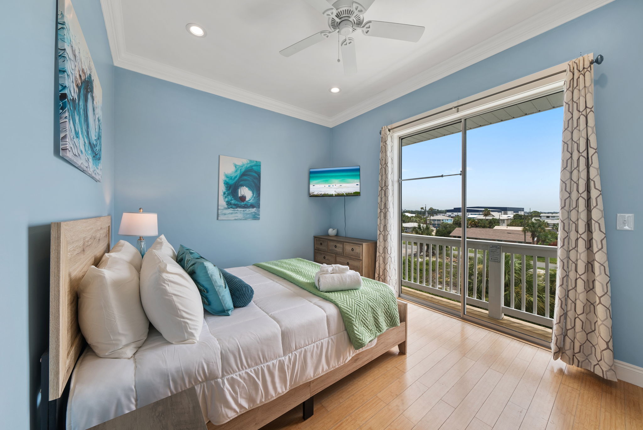 3rd Bedroom... Top- floor tranquility with room to dream