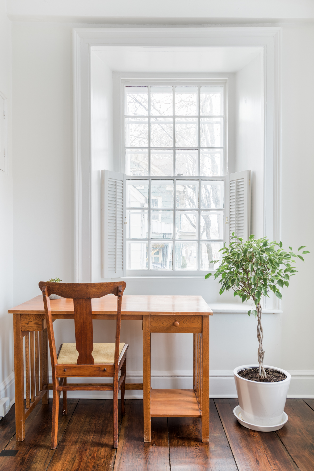 A quiet desk corner in the living room