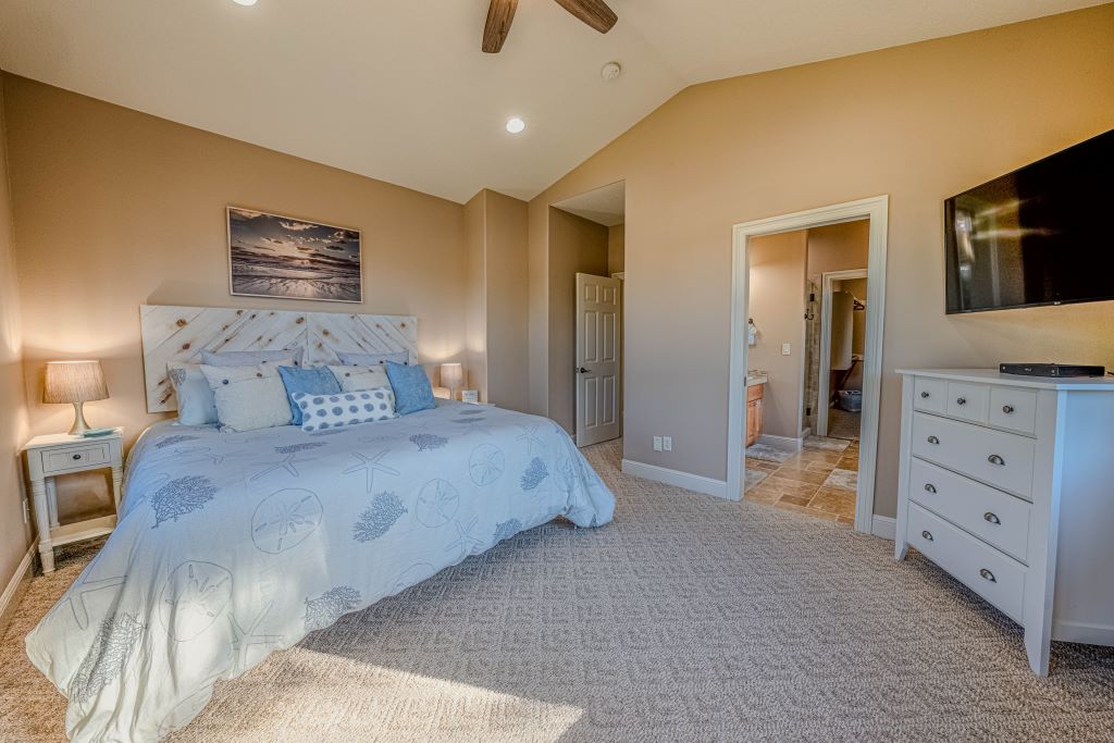 Primary bedroom has elegant 5 piece ensuite