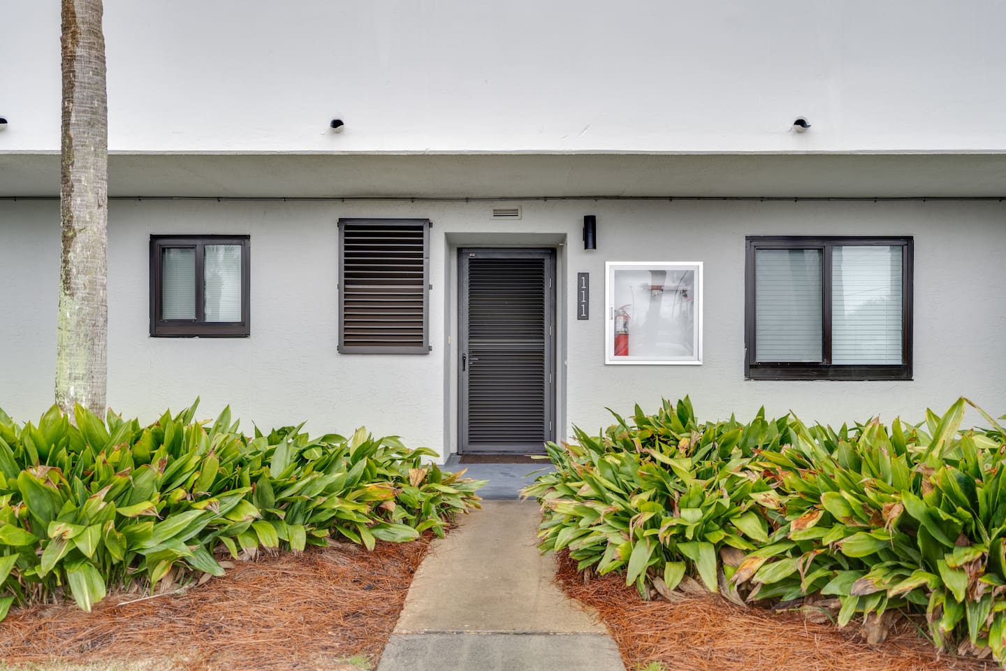 Entrance to condo - 1st floor - no steps!