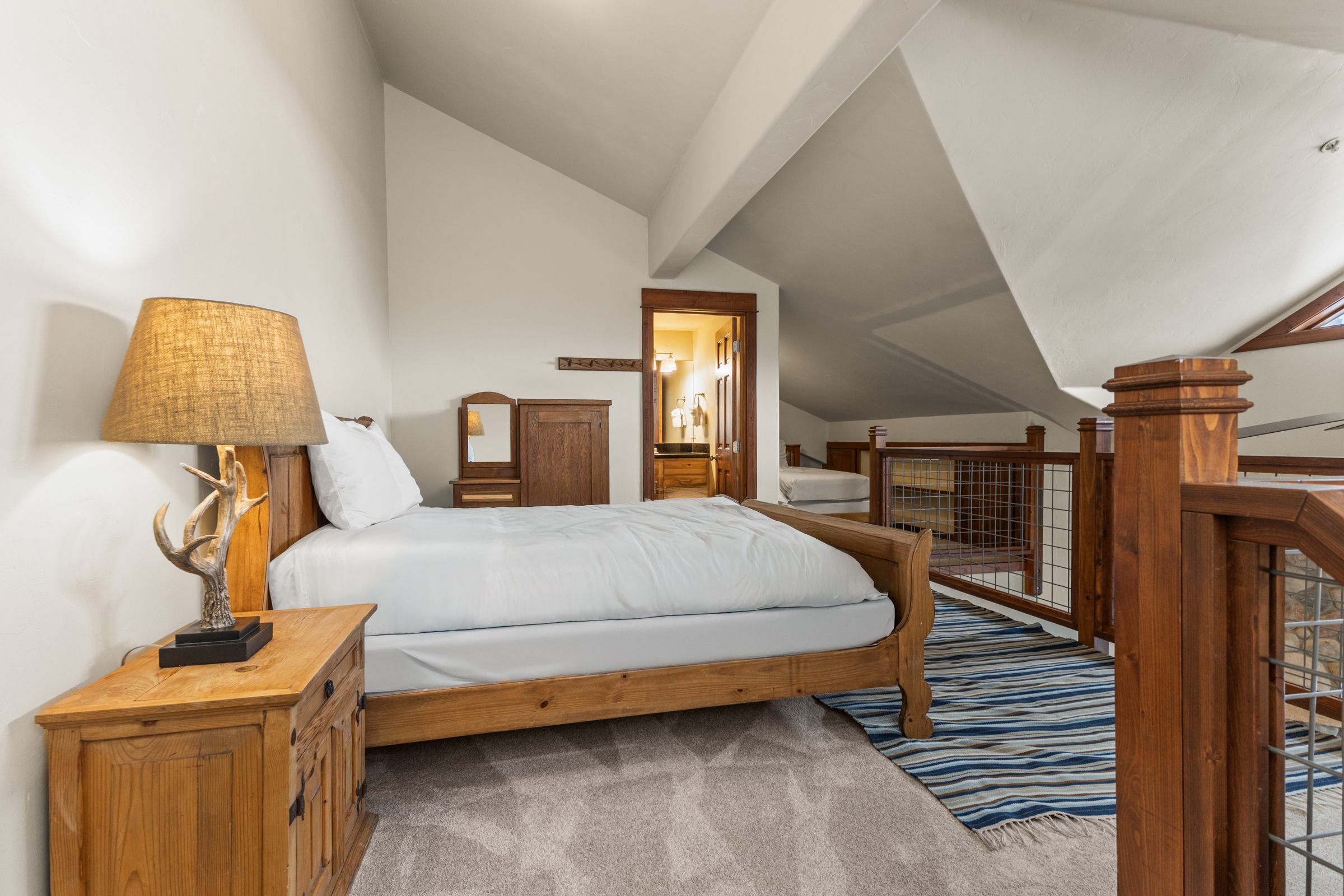 Bedroom 2 | Queensize Bed