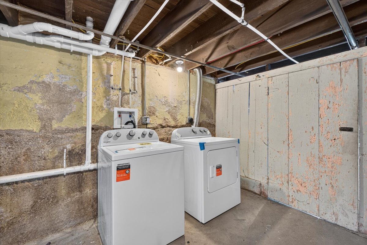 Laundry room available for a $10 fee.
