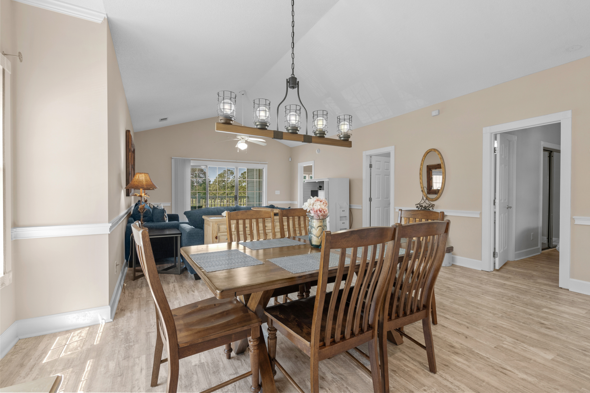 Dining table with seating for 6 guests