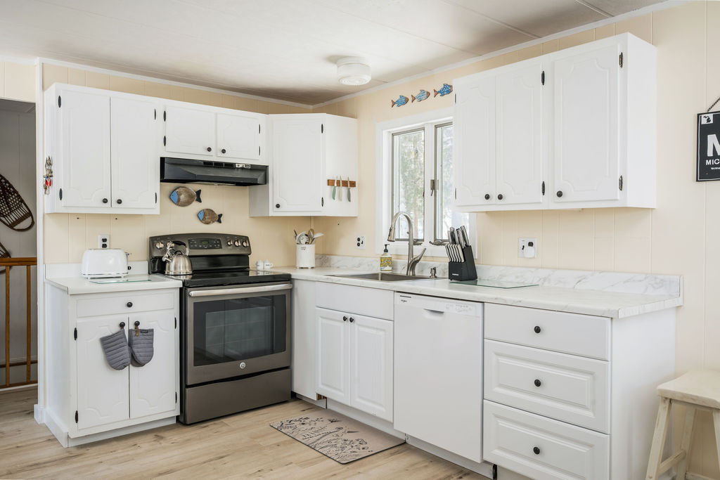 Open Kitchen with everything