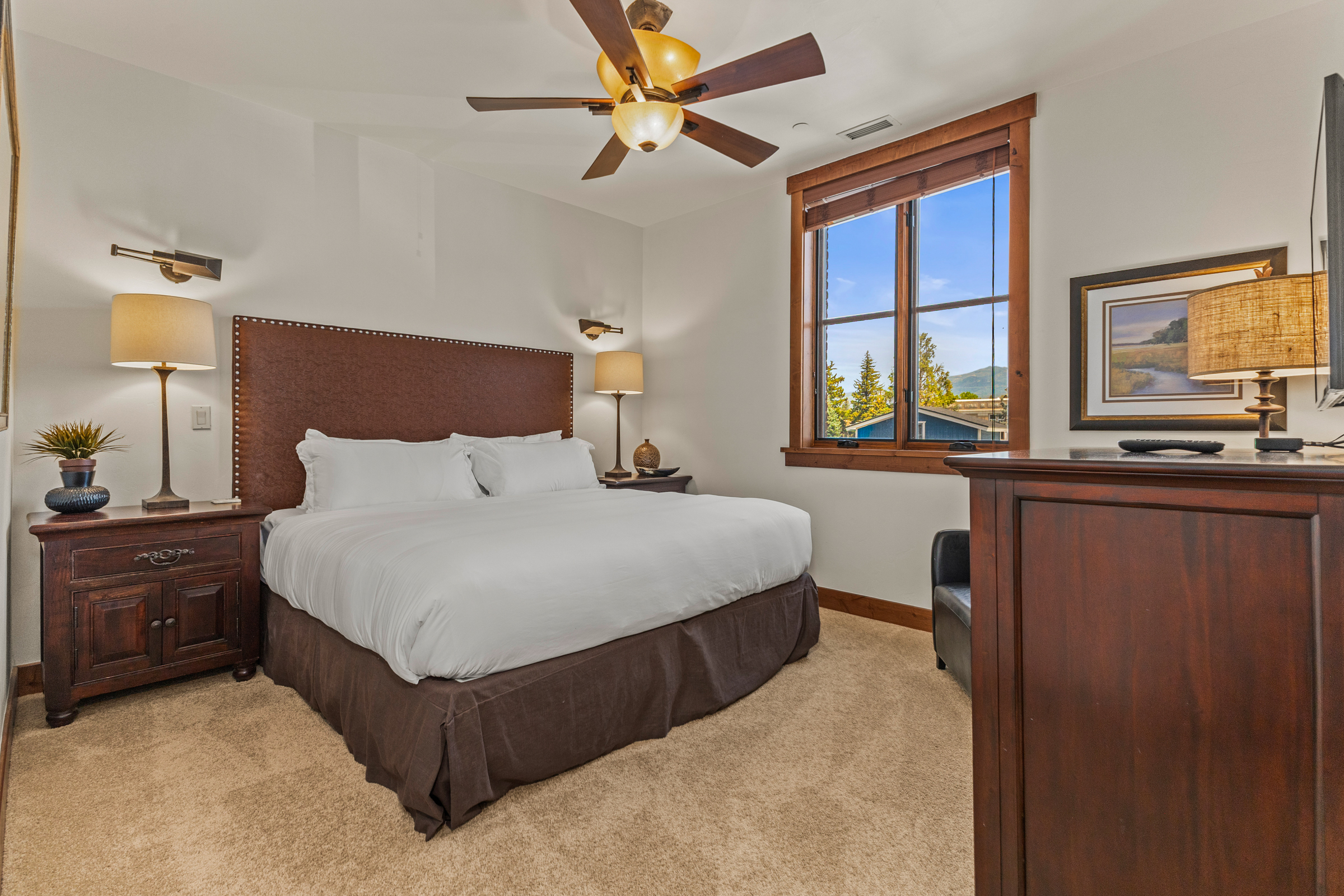 Ensuite Bedroom #3 | Queen size bed