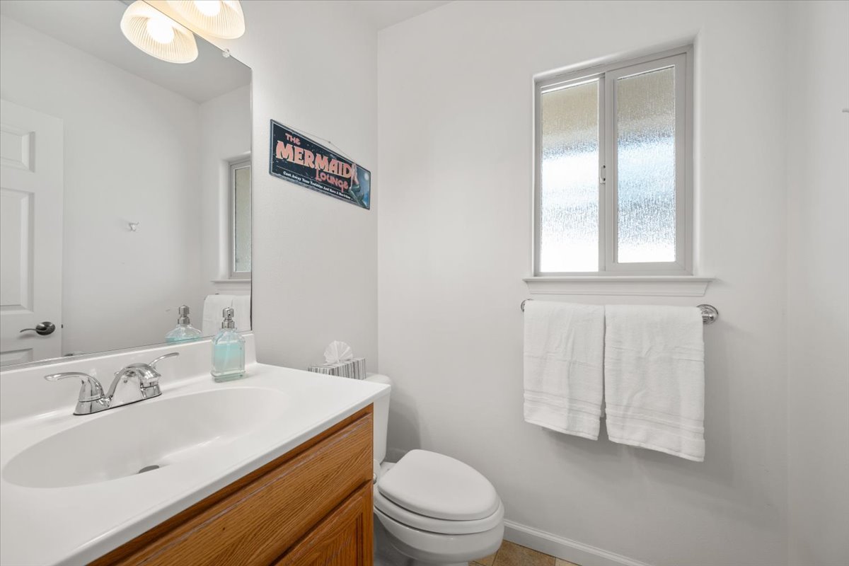 1/2 bathroom upstairs