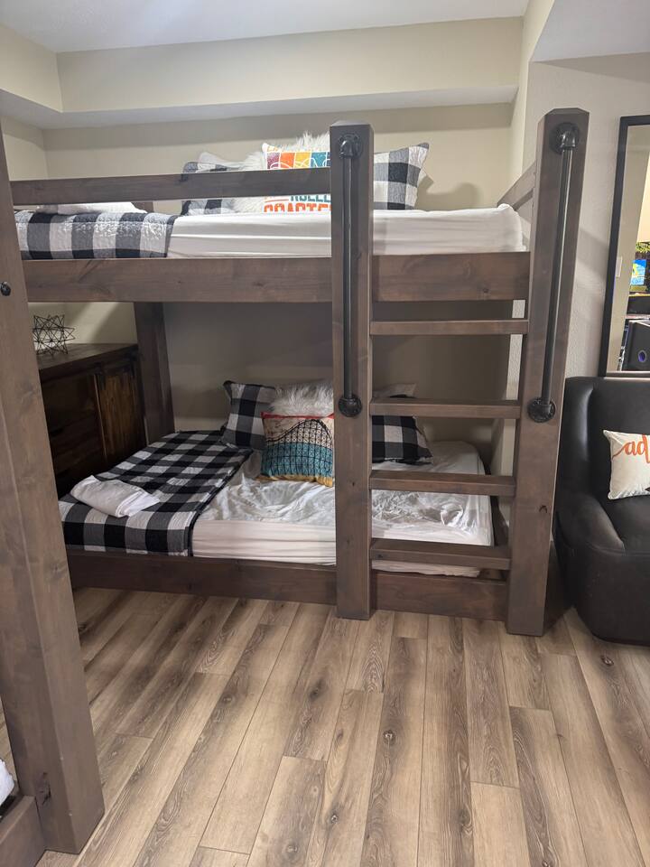 2 sets of full over full bunk beds