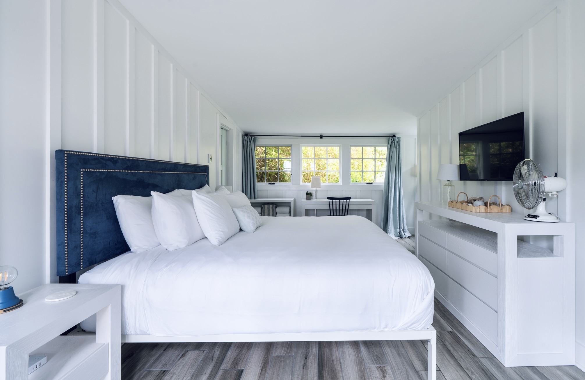 PRIMARY BEDROOM - Helix king mattress, en suite full bath & roku tv