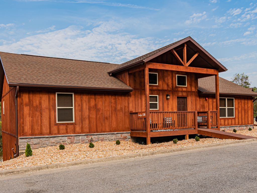 Your home away from home in Branson, MO! No stairs to access the home.