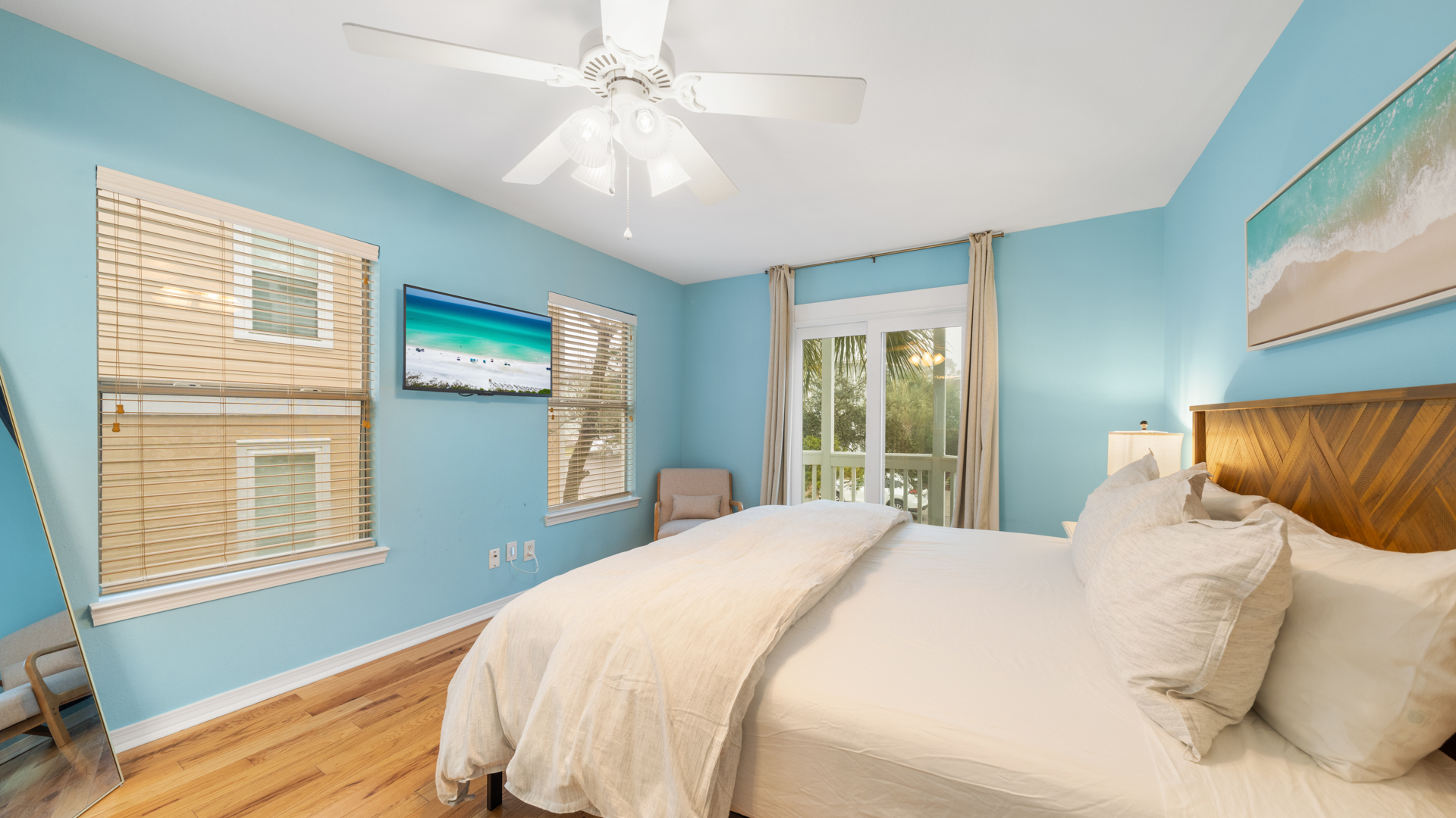 Surf Room (Master Bedroom - 2nd Floor)