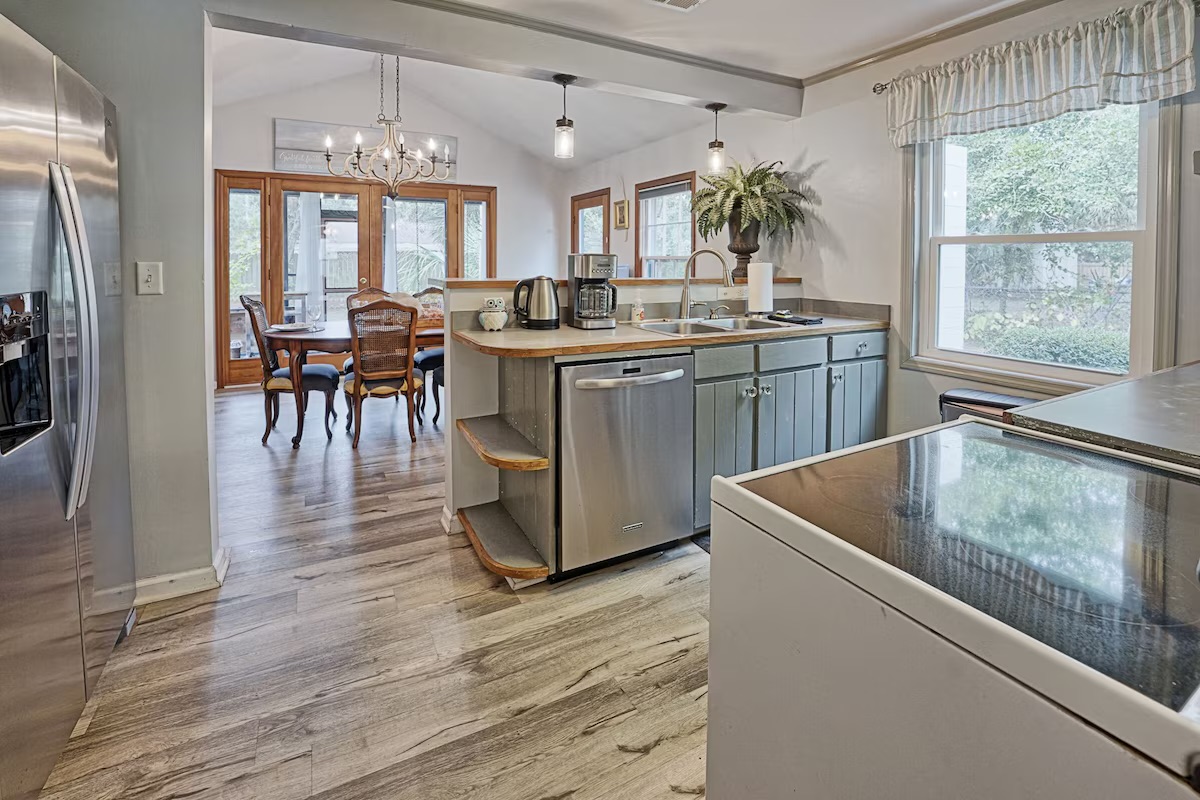 25 21st Avenue | Seas the Day | Kitchen | IOP Escapes