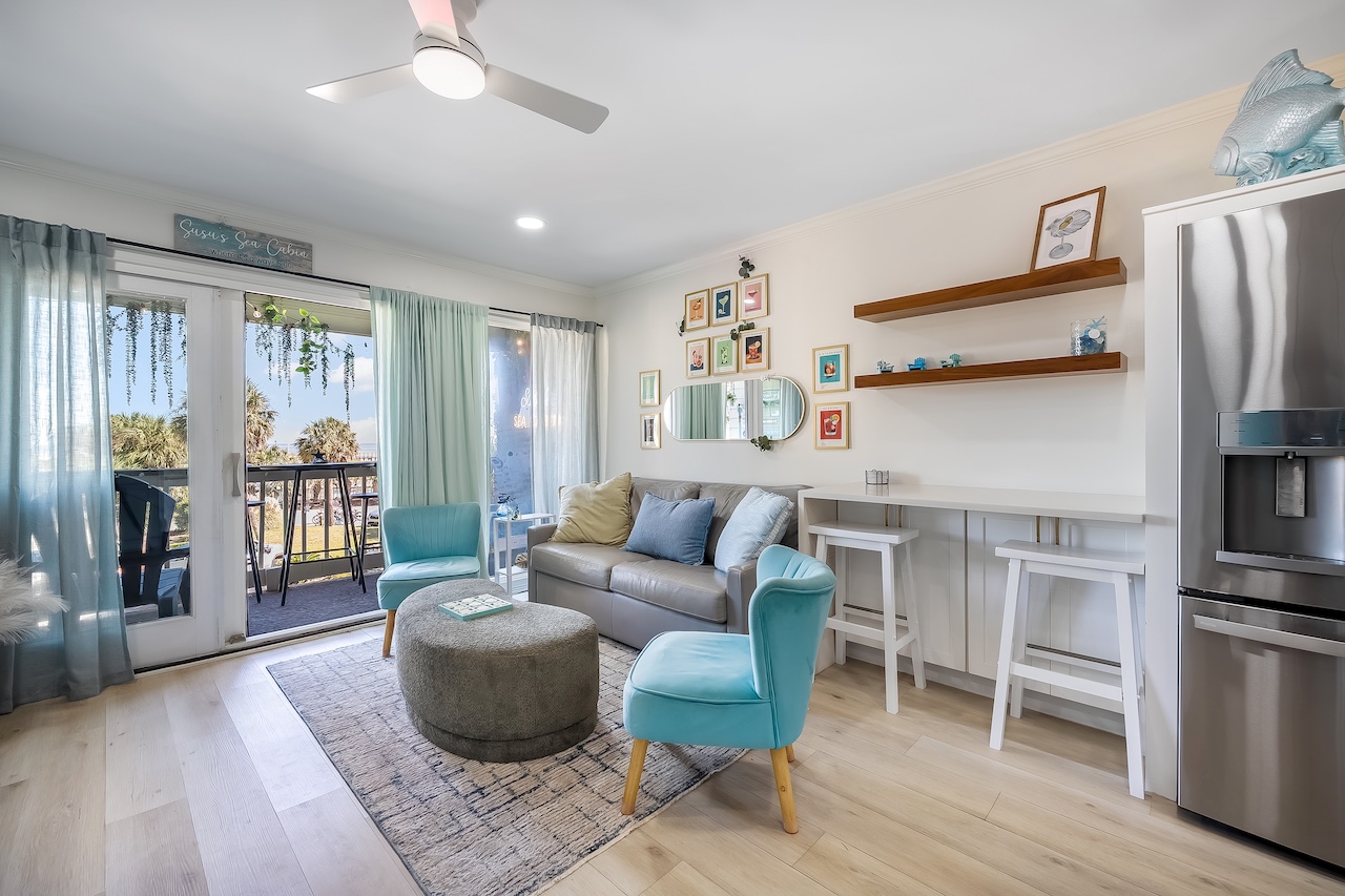 Living Room | Susu's Sea Cabin | 238C 1300 Ocean Blvd | Isle of Palms, SC | IOP Escapes8C | Isle of Palms, SC | IOP Escapes