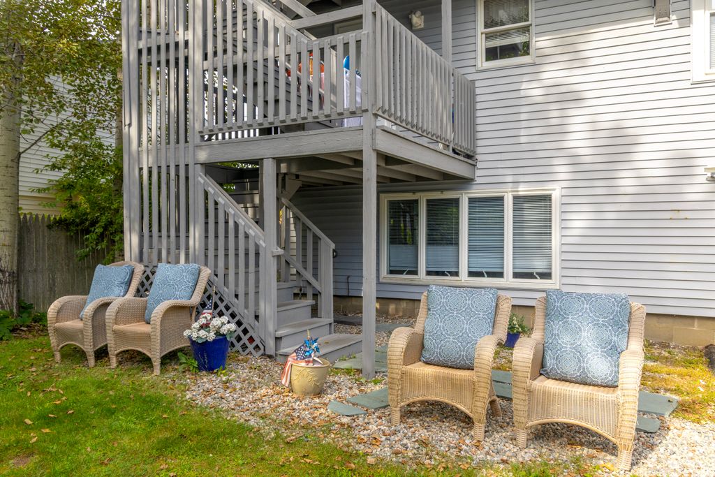 Outdoor space equipped with picnic tables for your comfort.