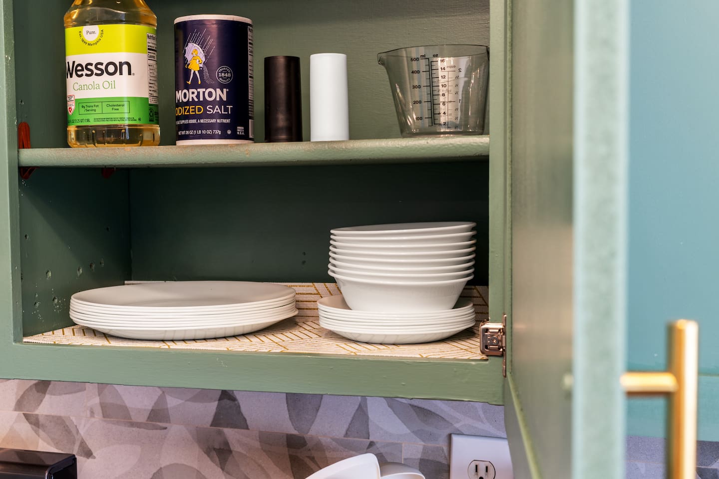 Fully stocked with essential kitchen tools, a quality knife set, and a countertop oven — cook like you're at home.