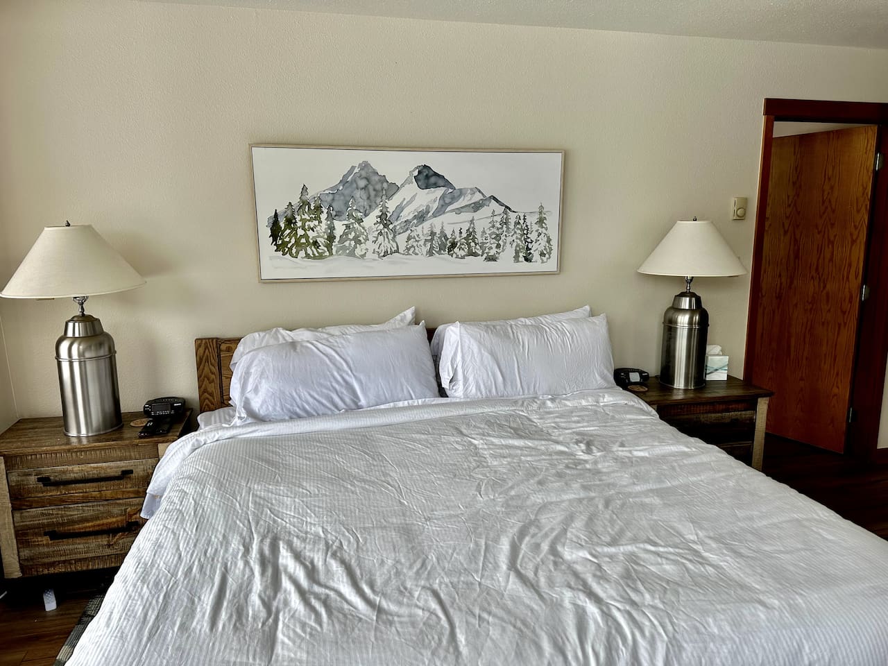 Master King Bed, with a adjustable/vibrating base