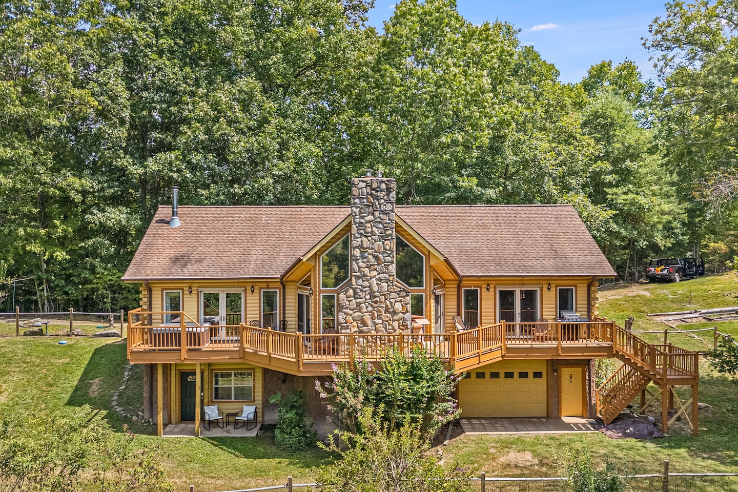 Golden Bluff Cabin has plenty of outdoor space for you to enjoy!