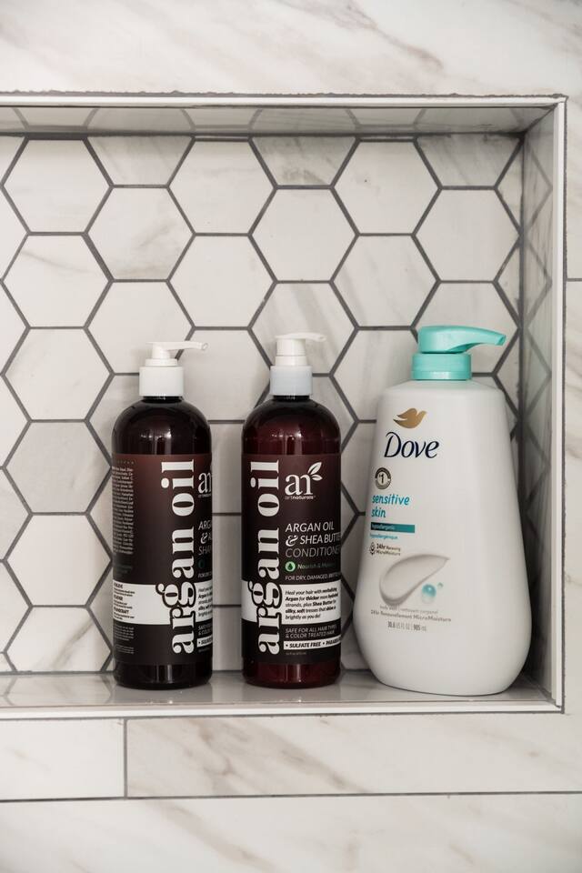 Argan oil shampoo and conditioner, bodywash and lotion provided.