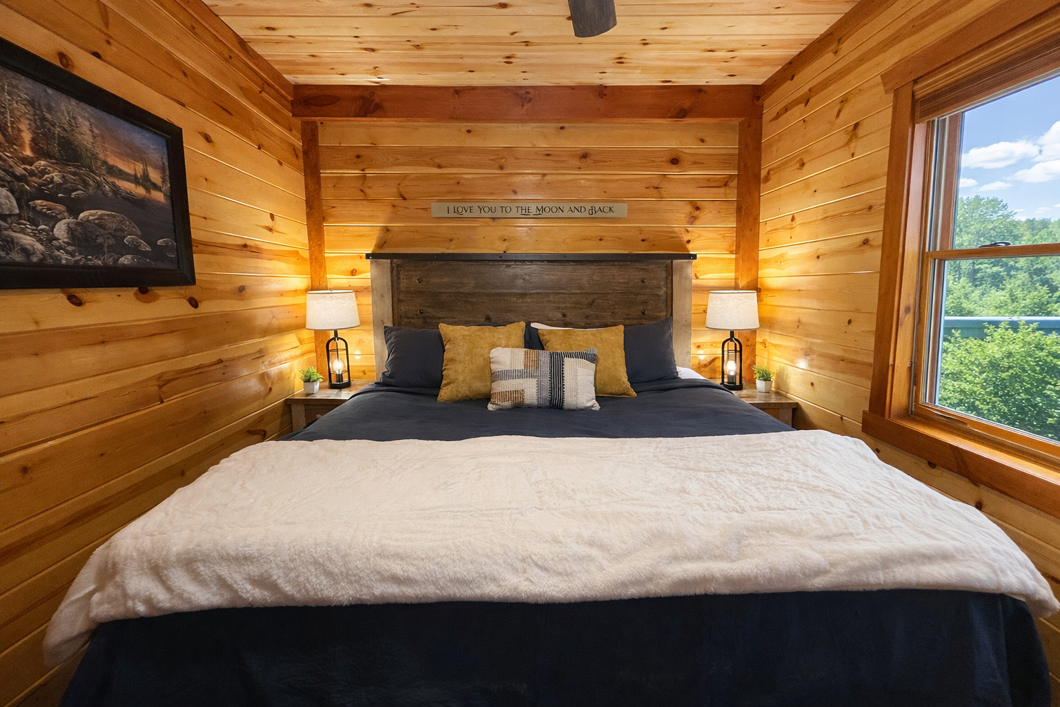 After a day of fun on the town, retreat to the third king bedroom—featuring luxury cotton sheets, cozy bedding, and a mattress made for sweet dreams.