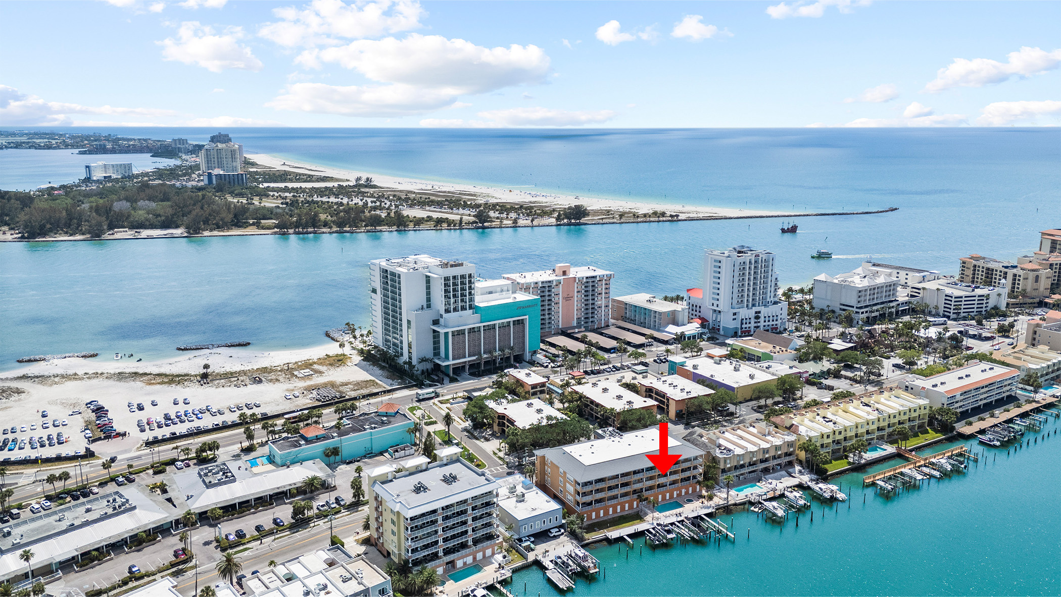 2 block walk to Clearwater Beach!