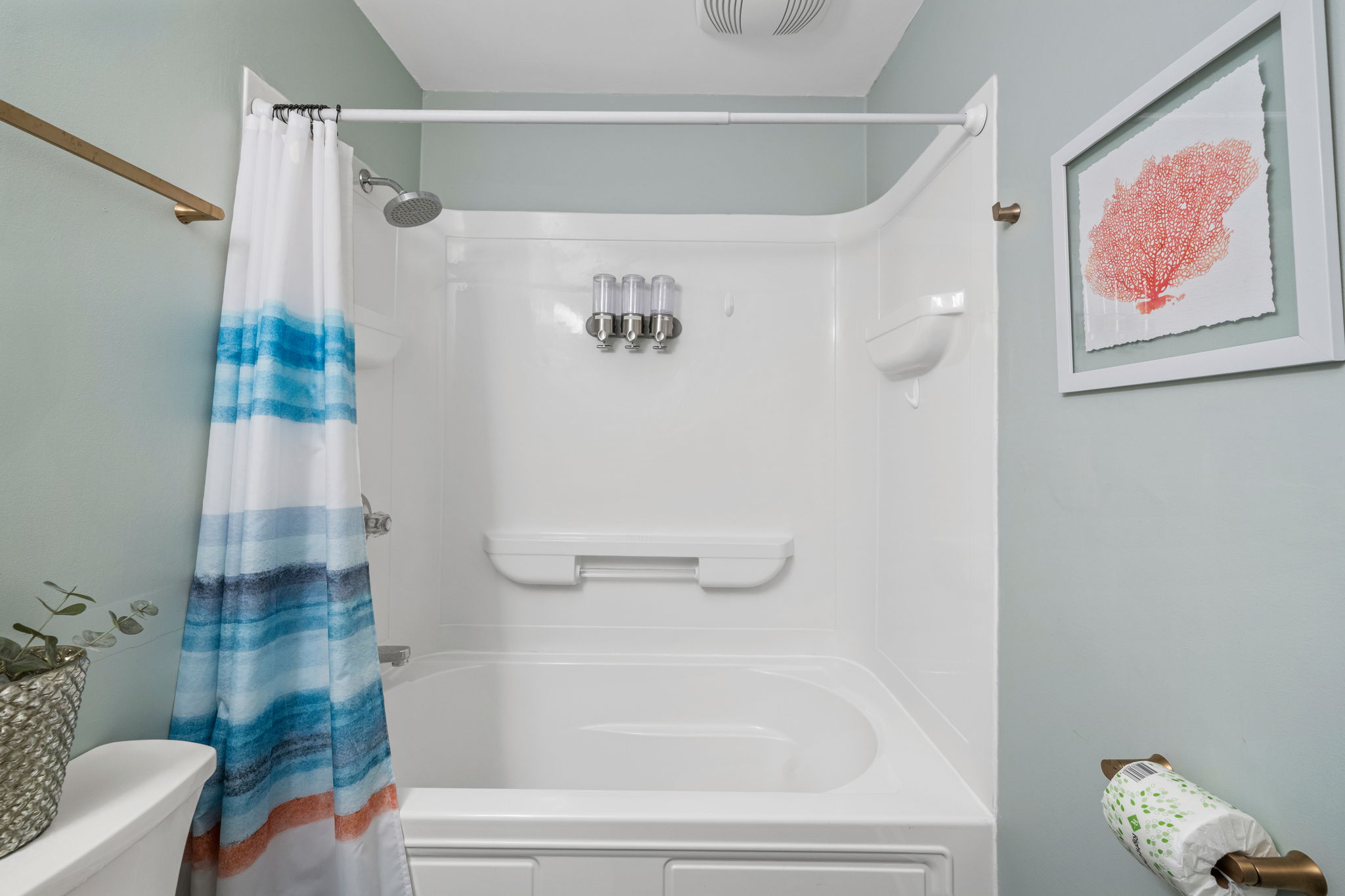 Hallway Bathroom 2 With Tub and Shower Combo | Shared by Bedroom 2 and 4 | IOP Escapes Beach Blessing | 3705 Hartnett Blvd, Isle of Palms, SC