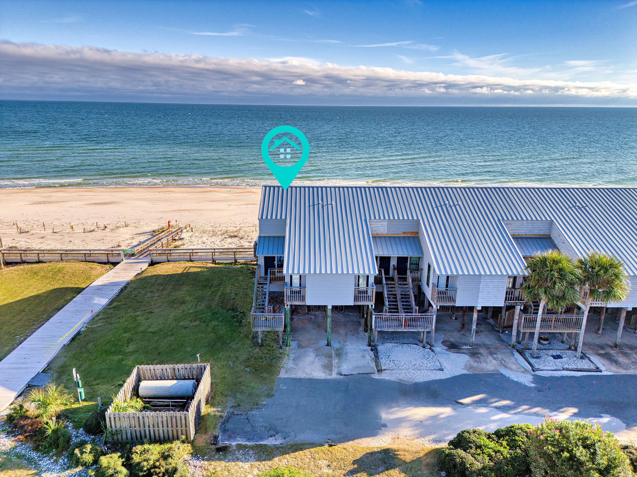 Beachfront! Only a few Steps to the white sugary sandy beach 