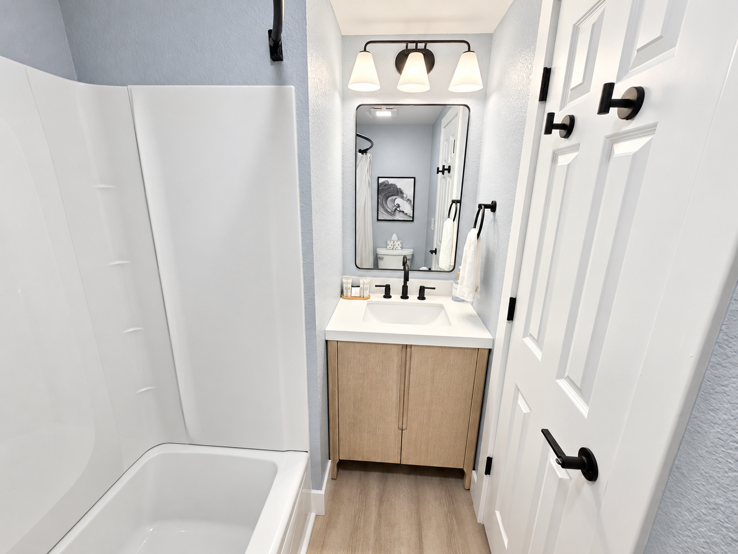 Ensuite to the Hawaii room