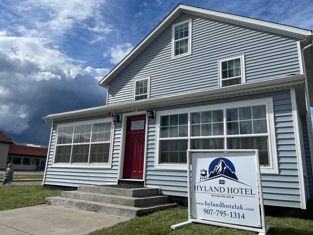 Front side of Hyland Hotel