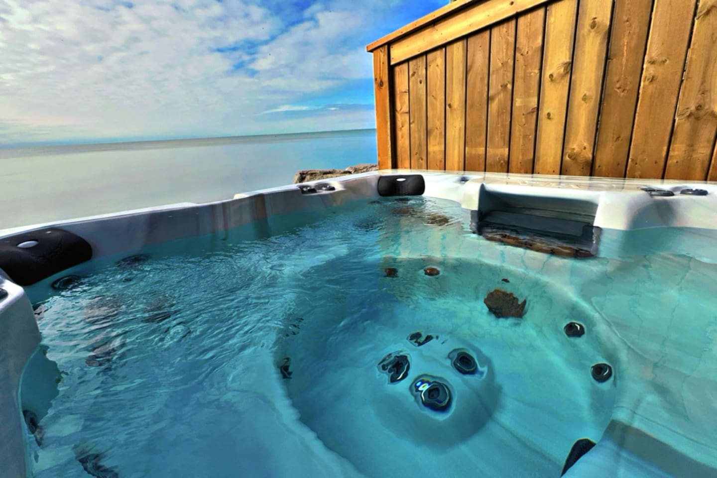 Year round lake view hot tub JUST ADDED!