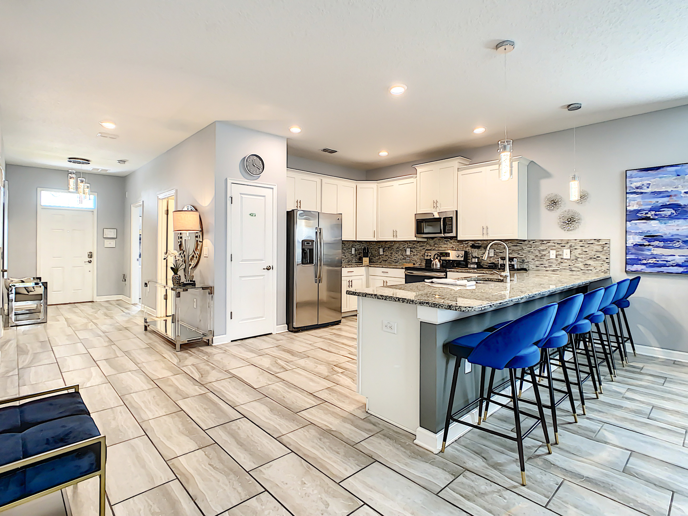 Breakfast Counter (seating for 6)