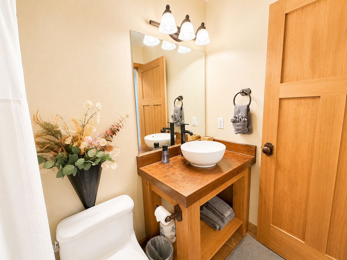 Main Level Guest Bath