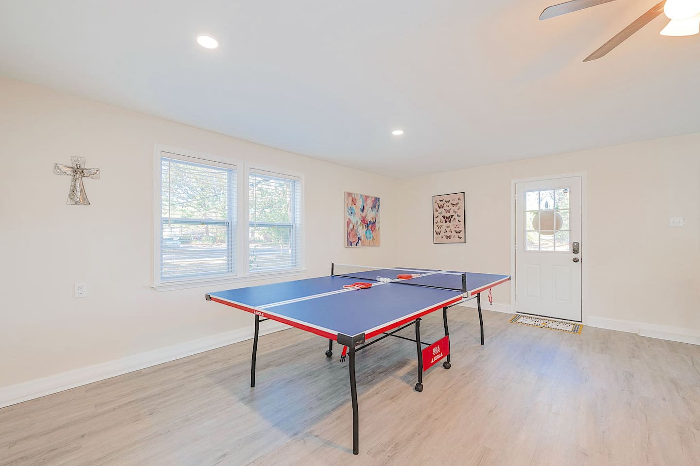 Ping pong table