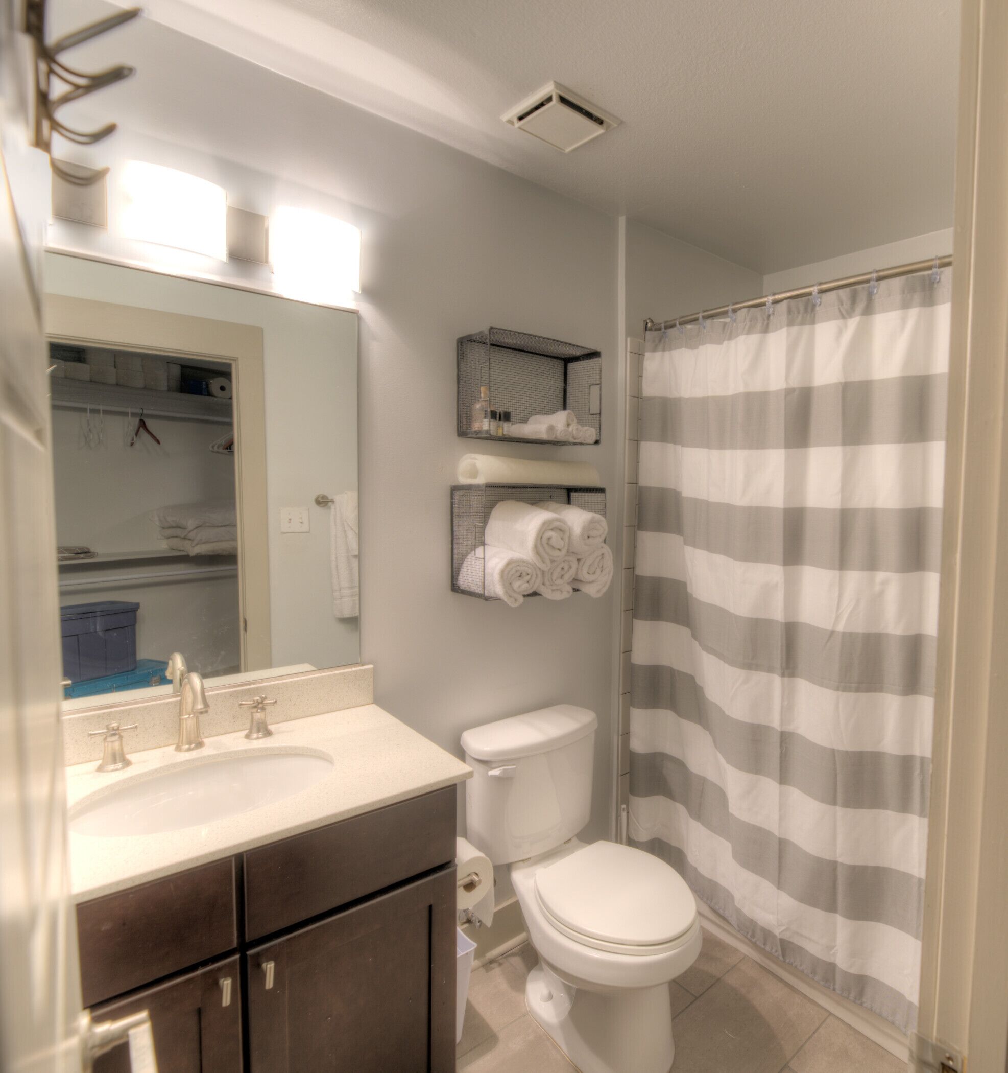 Plush towels, toilet paper provided.