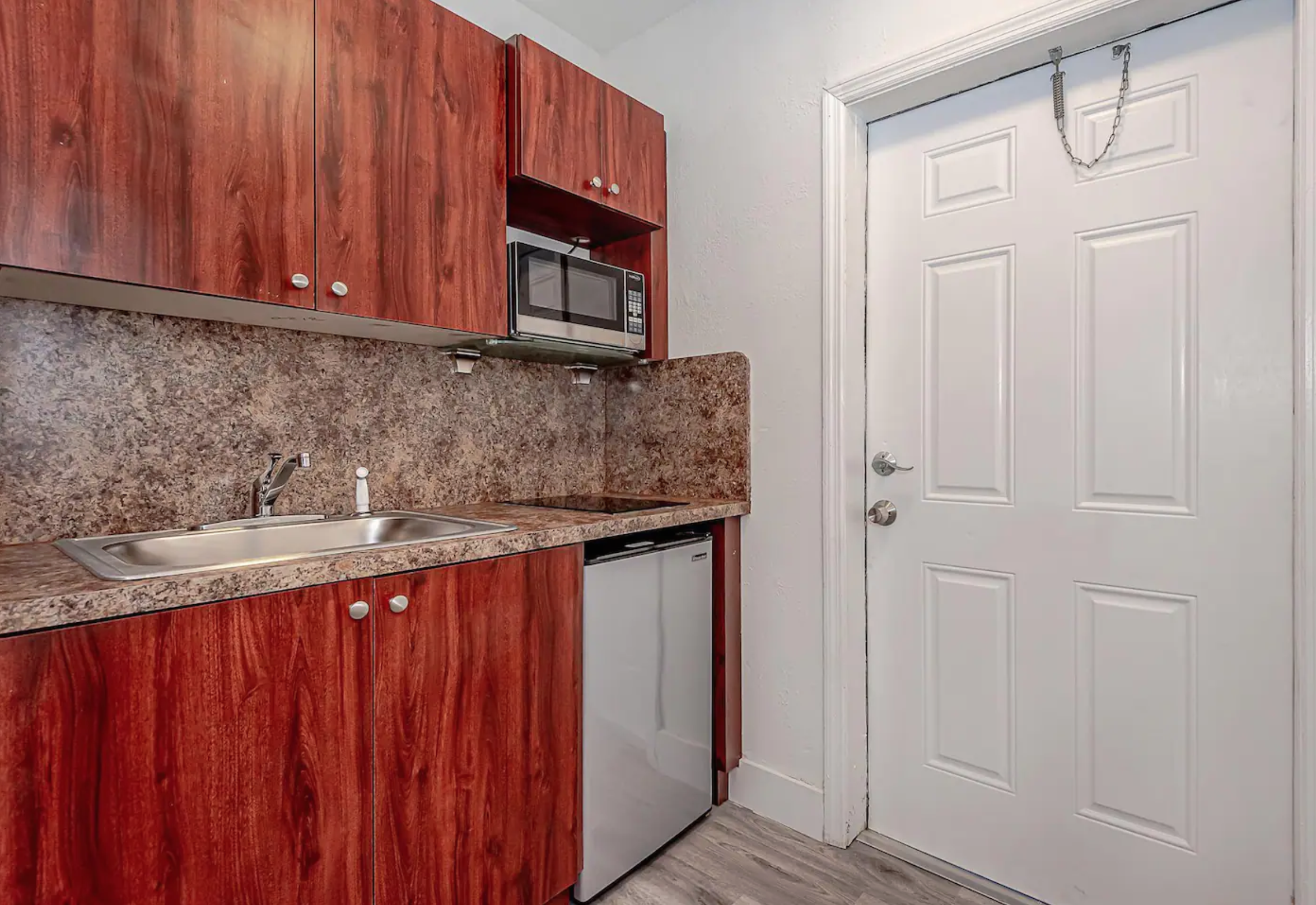 Cook top stove and mini fridge.