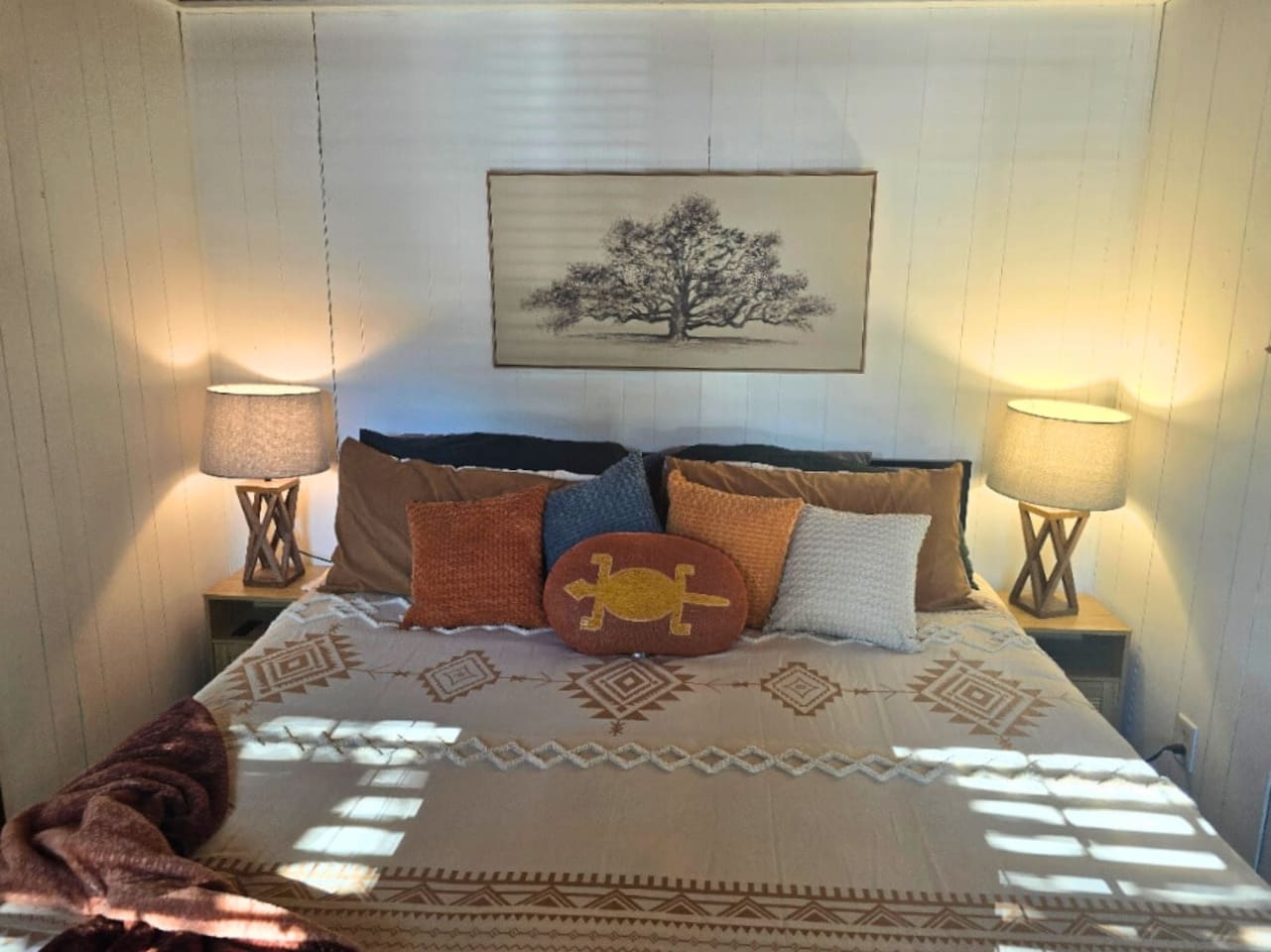 Granary‑house‑bedroom‑bedside‑lamps‑tree‑art