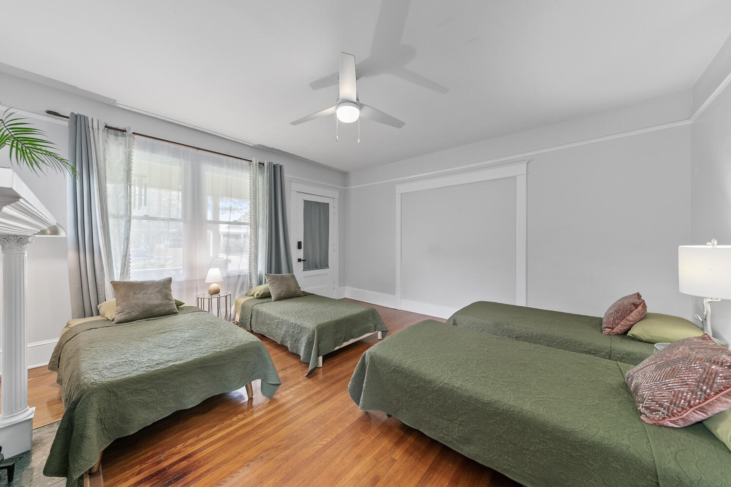 Convertible room set up as 6th bedroom