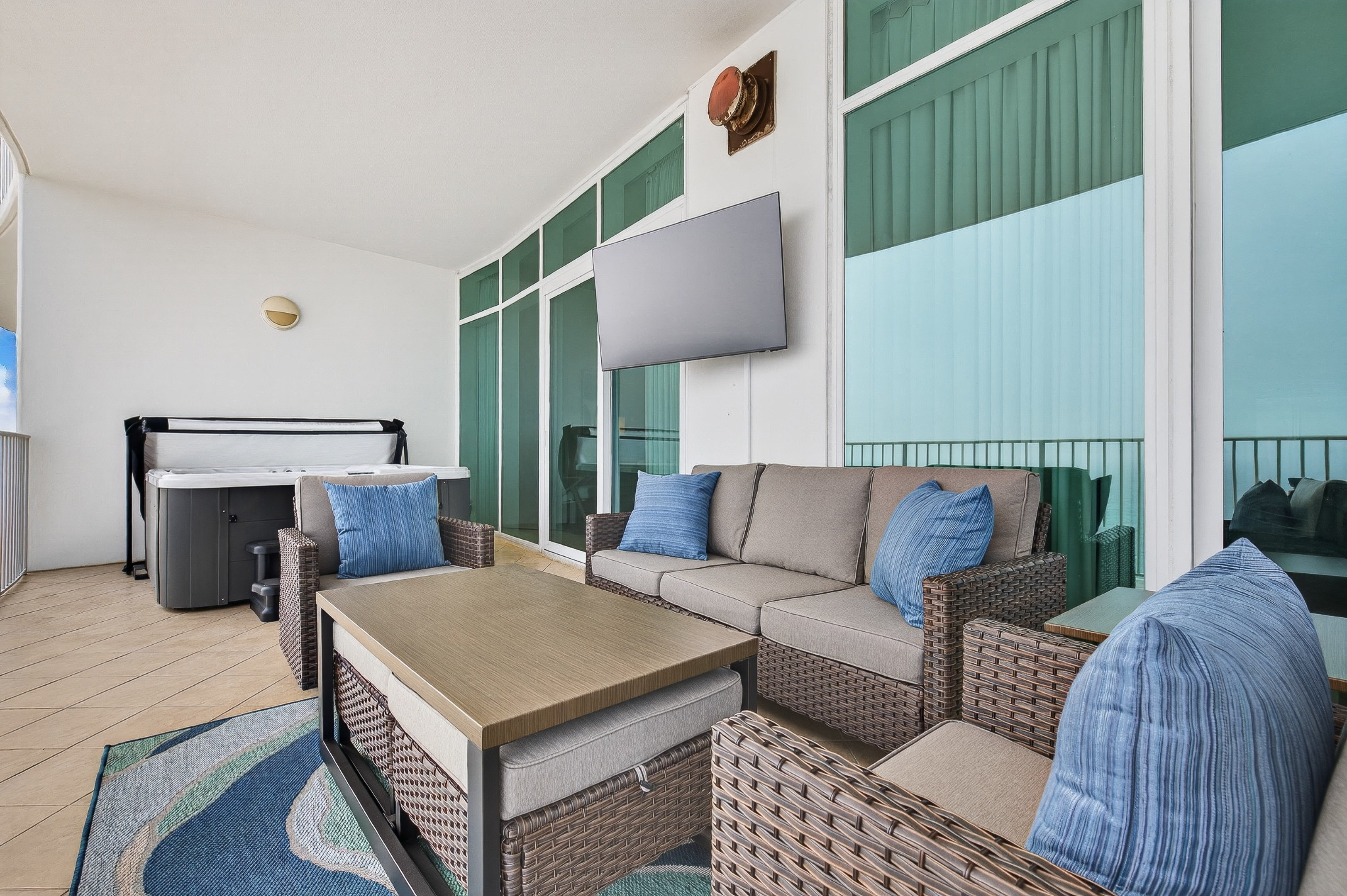 Private balcony, hot tub, TV