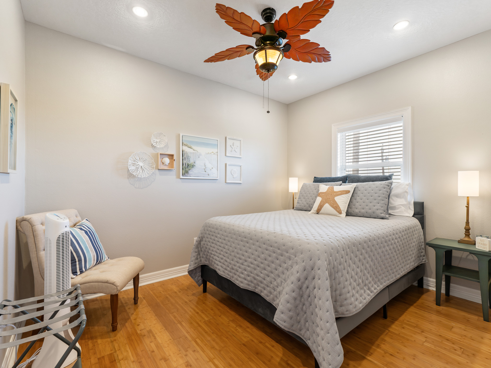 Bedroom 2 with Queen bed. (no TV)