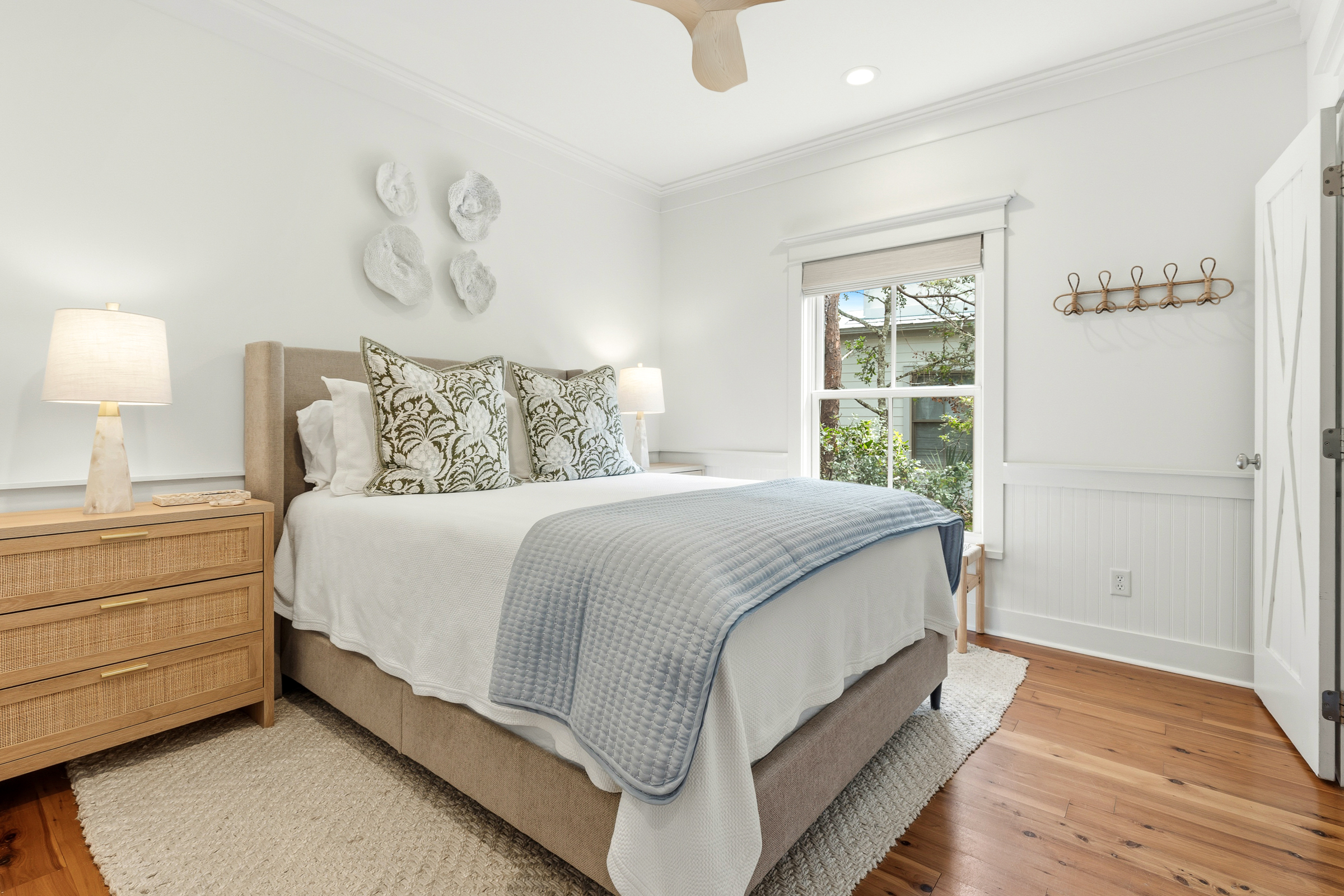 Downstairs Queen En Suite