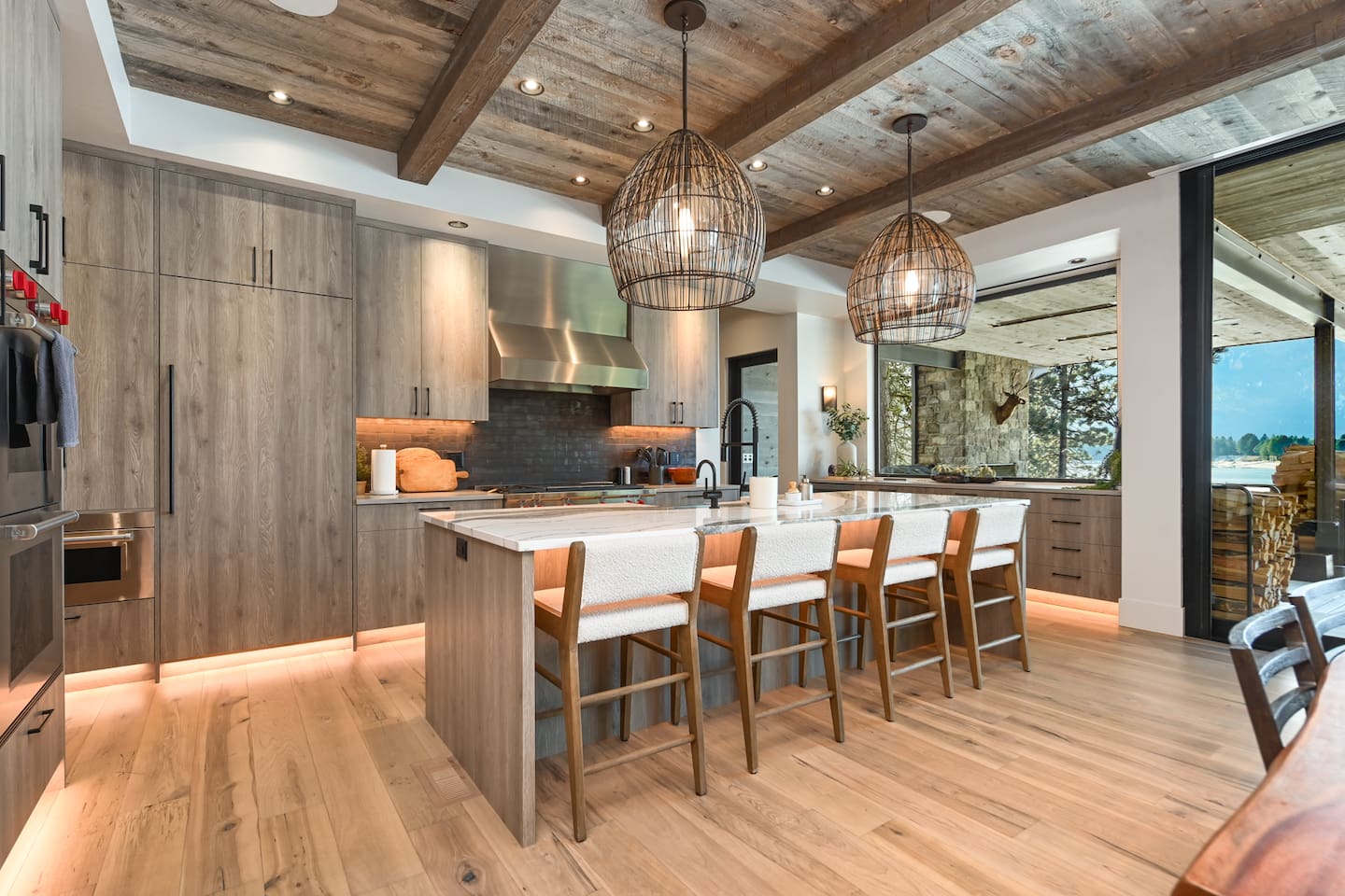 Absolutely loved cooking here, spacious island, top notch appliances, and all the kitchen tools you could ever need!