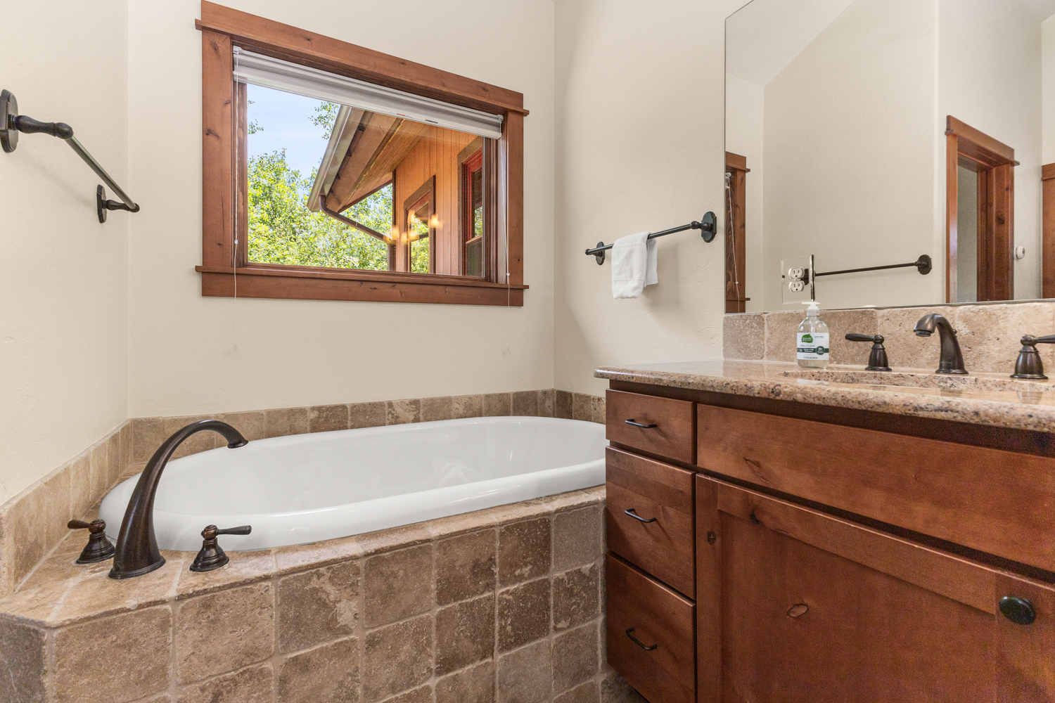 Ensuite Bathroom #3 | BathTub