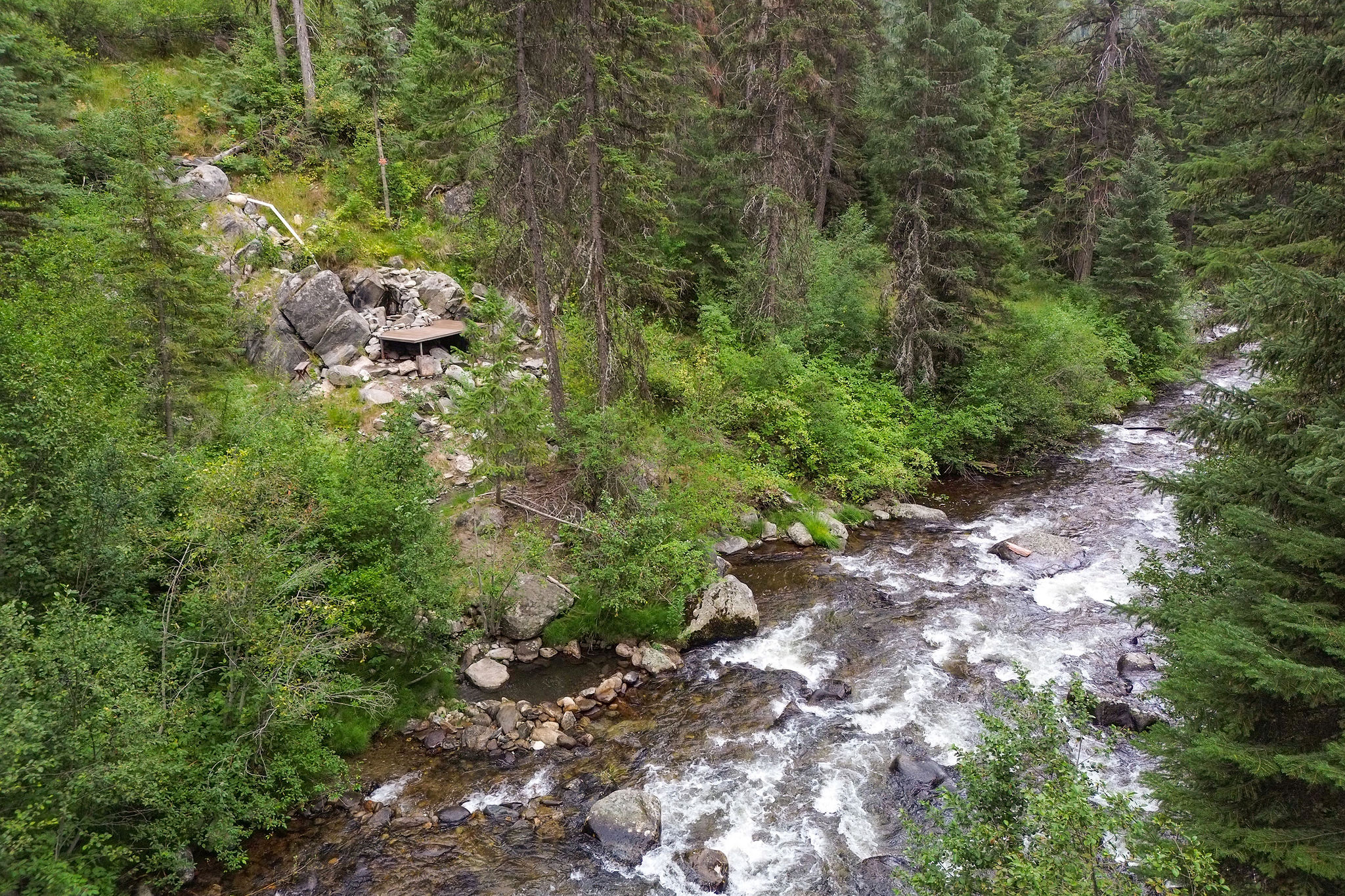 Just a 6 minute hike to the hot spring and river