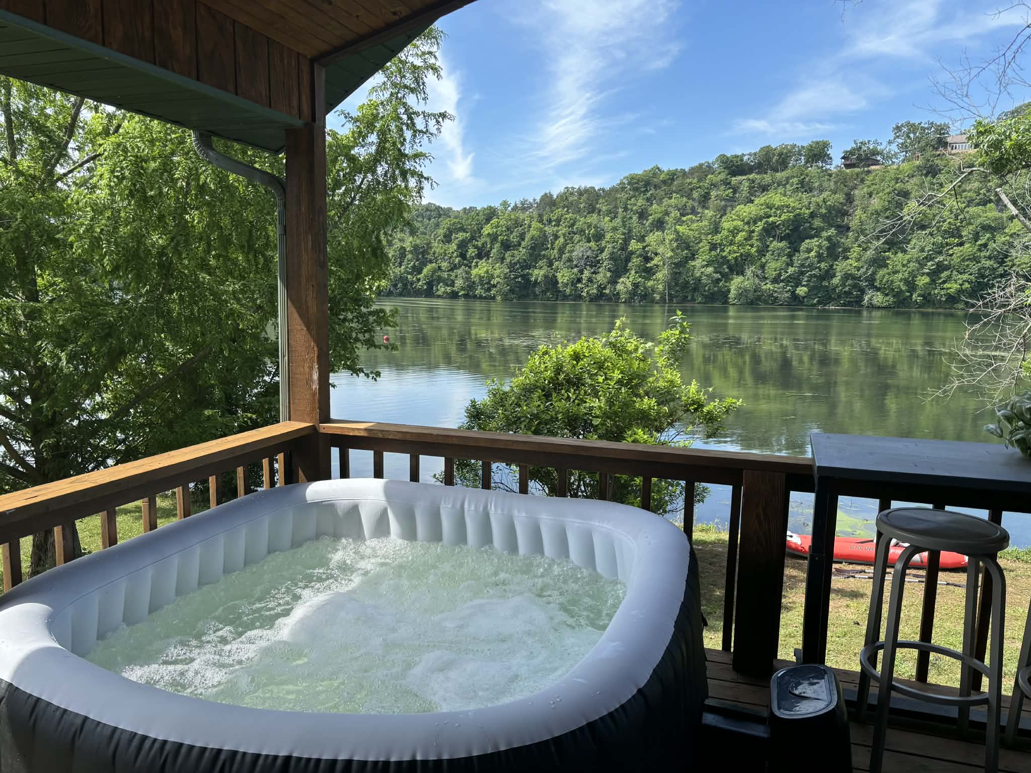 Hot tub on deck with views for miles!