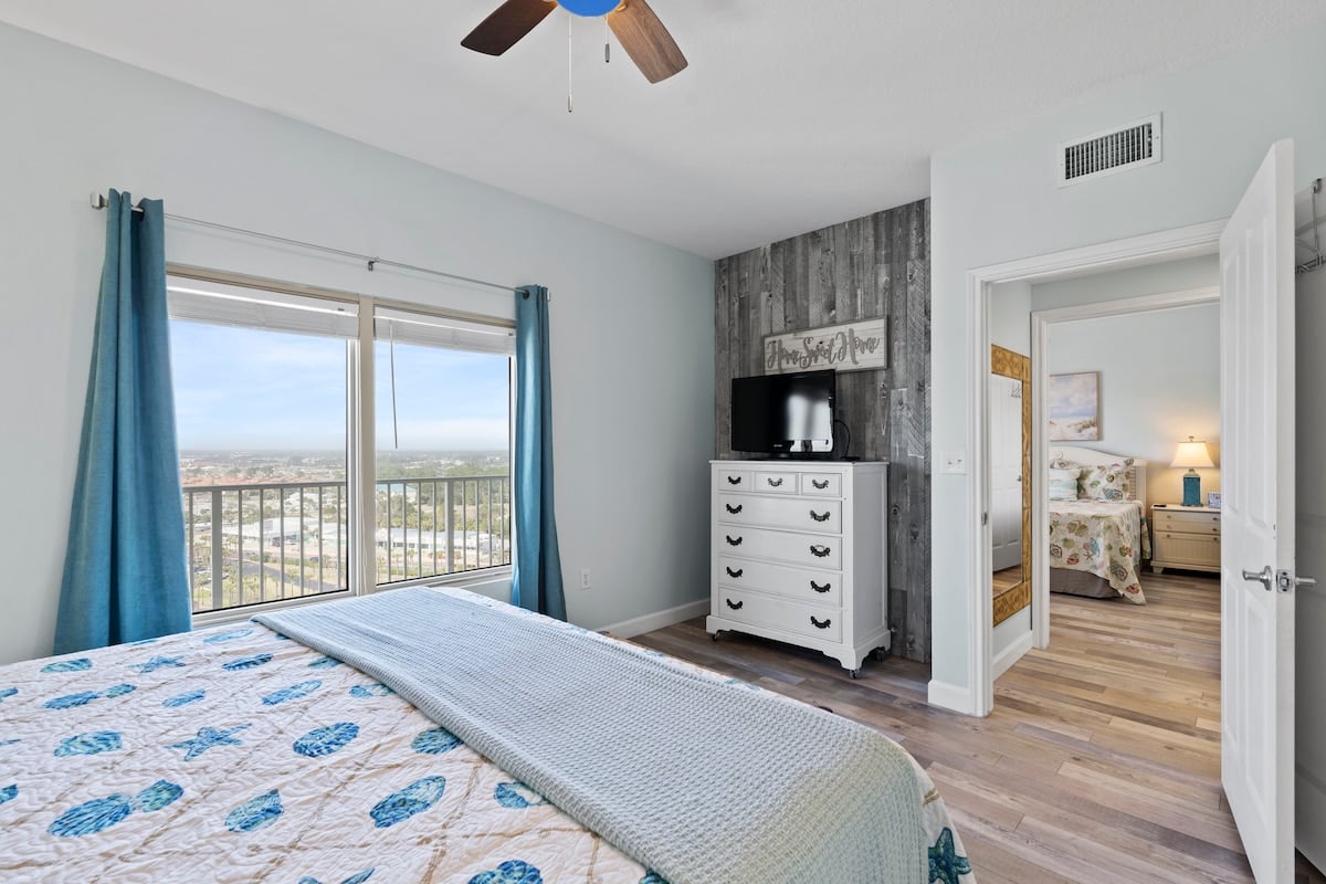 Main bedroom 2 with ceiling fan and smart TV